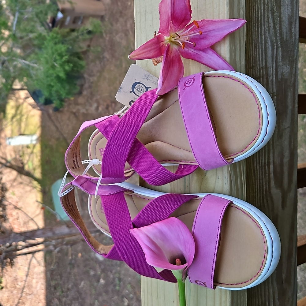 BORN HAND CRAFTED SANDALS SZ 9 NWT